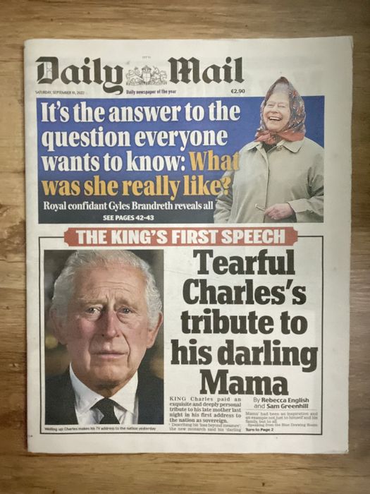 8 Jornais Morte Rainha Elizabeth II - Isabel II