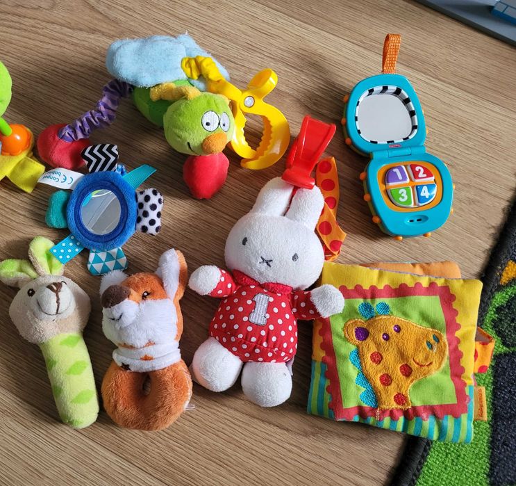 Zestaw zabawek 6szt. Grzechotki,  telefon fisher price