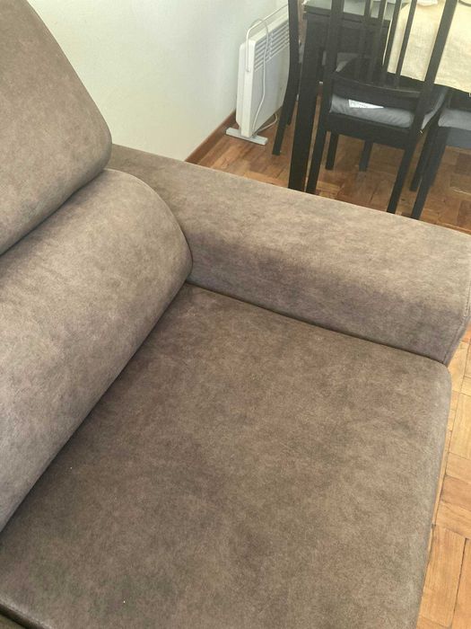 Sofá extensível quase novo, 2 lugares, em bom estado