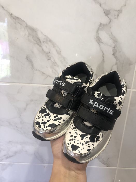 Дитяче взуття  черевички чобітки кросівки хайтопидеми весна літо осінь