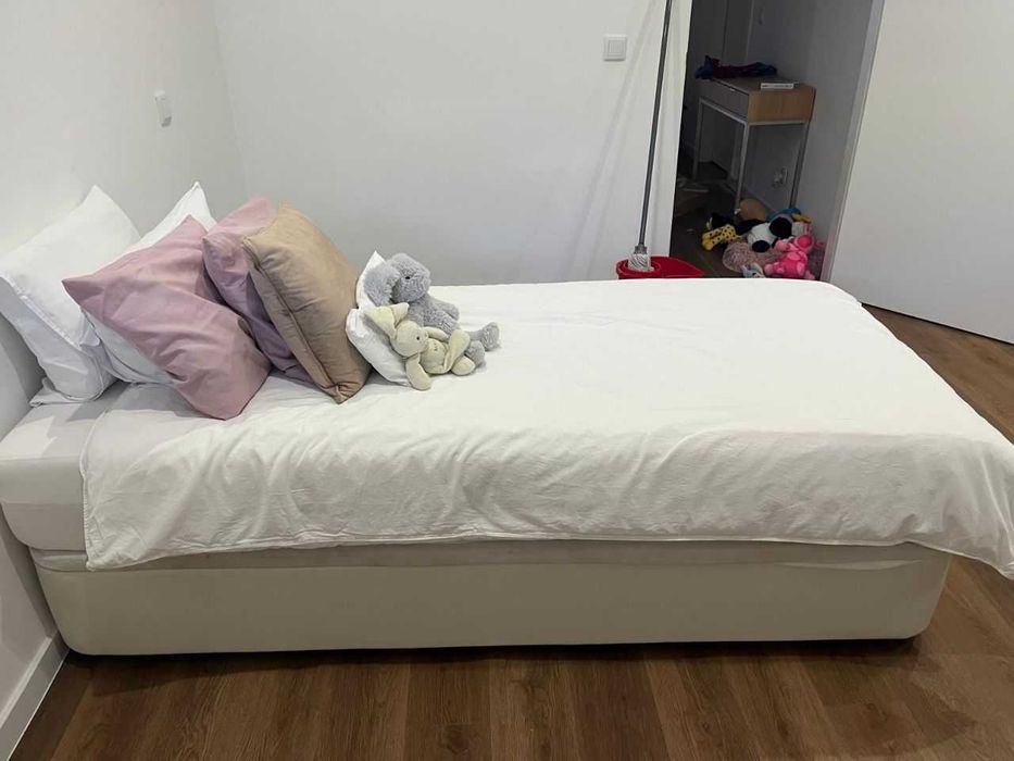 Cama de solteiro do Ikea raridade com báu + Colchão com capa protetora