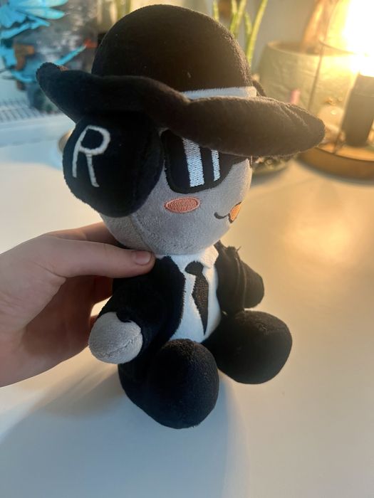 Słodki pluszak w okularkach