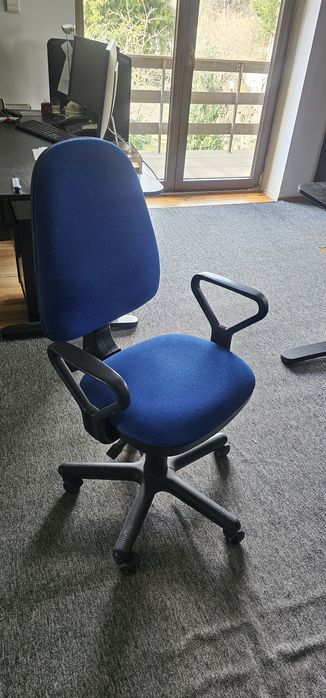 Fotel biurowy niebieski materiałowy