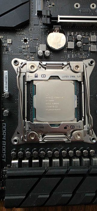 Комплект материнська плата msi raider x299 та процессор i9 7900x