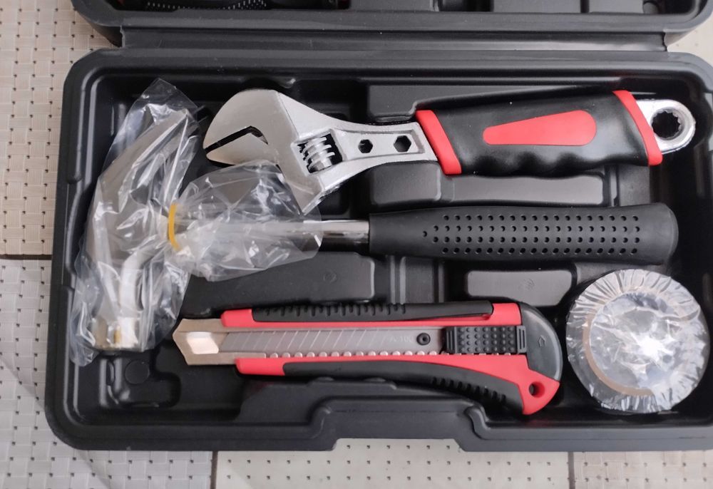 Набор инструментов слесарный