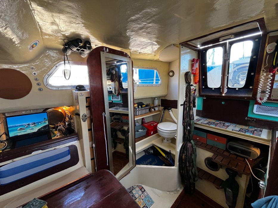 Samphire 29 – Cruzeiro de quilha longa – Mastro e aparelho novos – Solar 300W – AIS – Atualmente a navegar