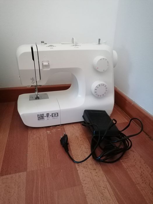 Máquina de costura + Mala de transporte