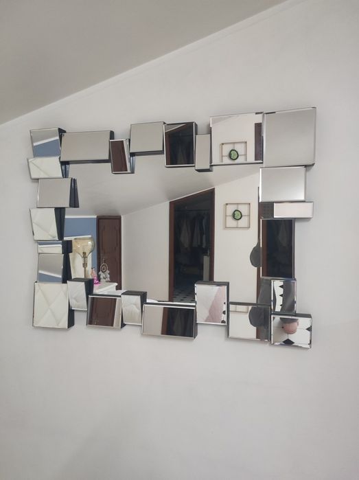 Espelho com recortes de espelho no contorno