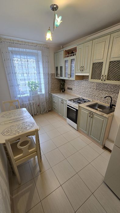 Продаж 3 кімнатна квартира  з ремонтом,  Центральний район, сертифікат