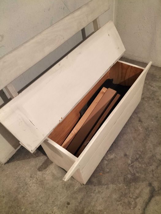 Banco de quarto com arrumação