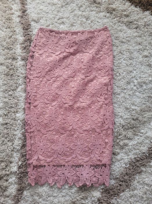 Pudrowy róż spódnica z koronki