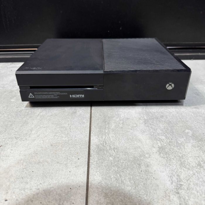 Konsola Xbox One 500 GB Model 1540  + Pad