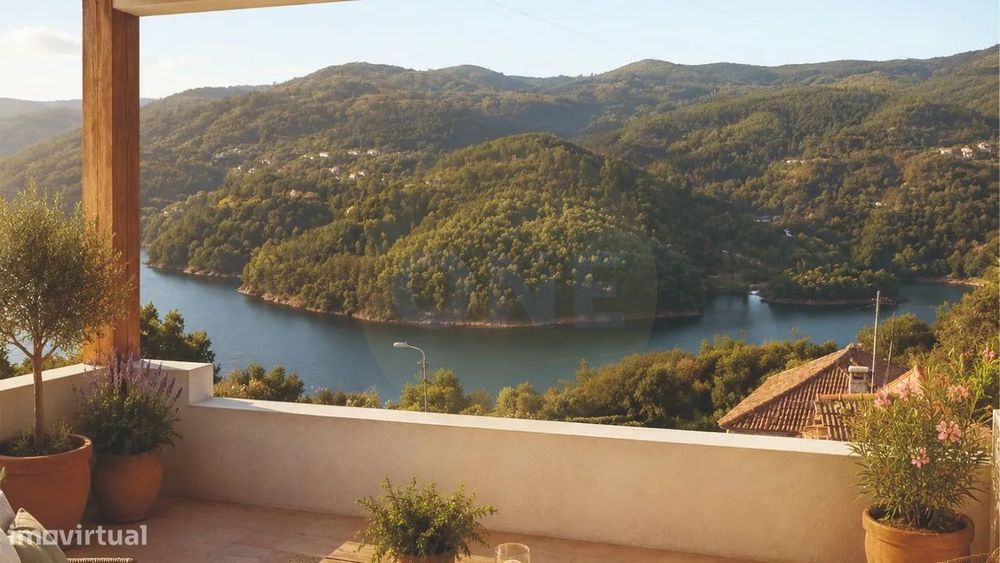 Moradia para restauro no Gerês