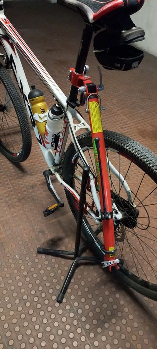 Bicicleta de criança com engate