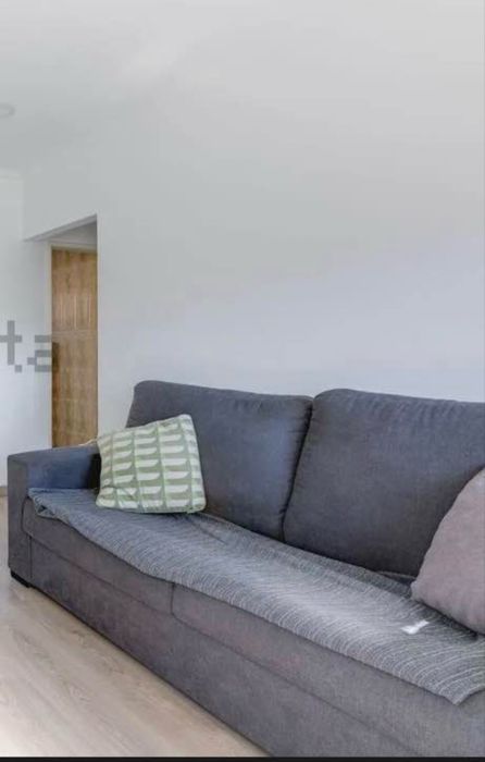 Sofa semi novo….