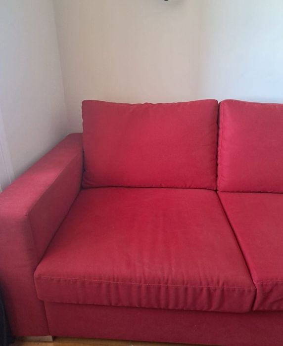 Sofá Cama vermelho, em excelente estado