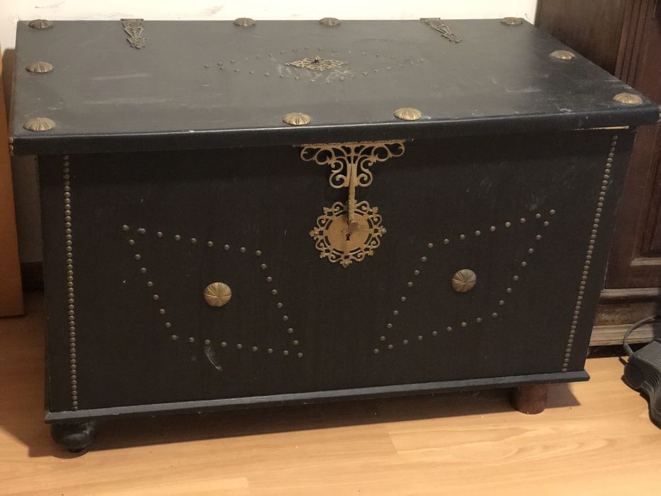 Arca antiga com trabalhados