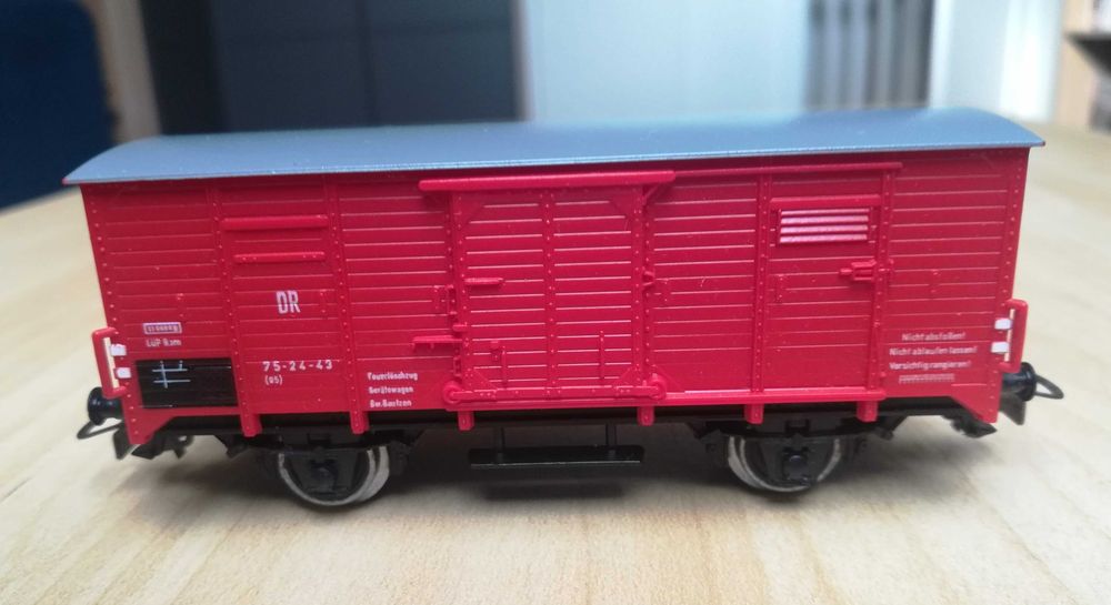 Wagon PIKO czerwony towarowy 04218 H0 1:87 16,5mm