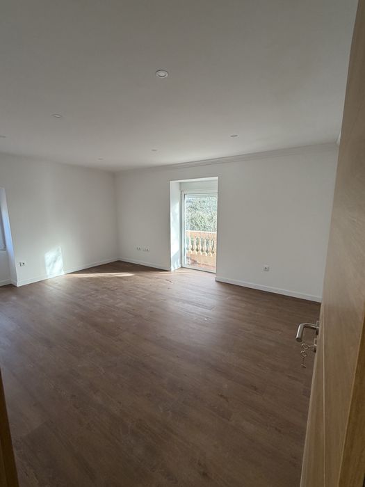 T2 Novo e Mobilado Despesas Incluídas Comboio à Porta Praia da Granja