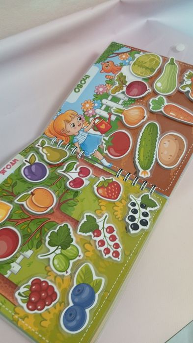 Перша книга малюка на липучках