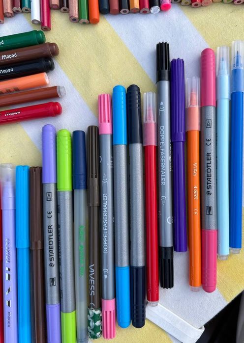 Олівці та фломастери в школу для школярів 150 штук