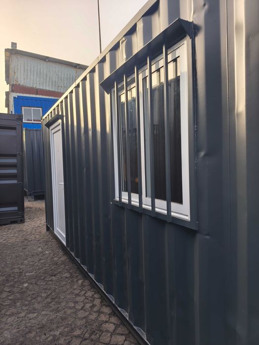 Contentor 20'' com Porta de homem e Janela PVC