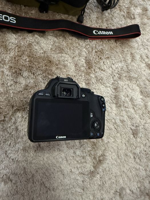 Canon EOS100D.