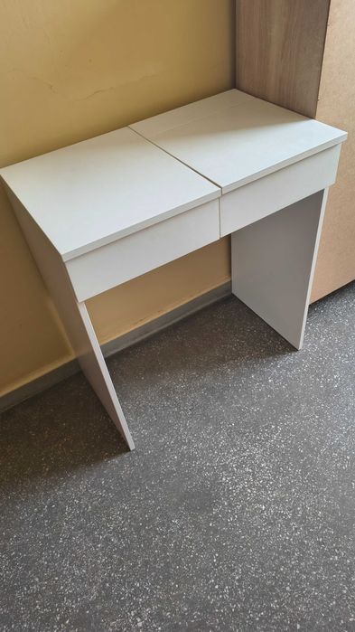 toaletka biała z szufladkami ikea