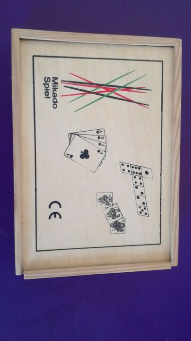 Caixa de madeira com 4 jogos a Estrear