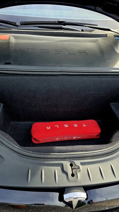 Tesla Model S 2018 Carregamentos Gratis