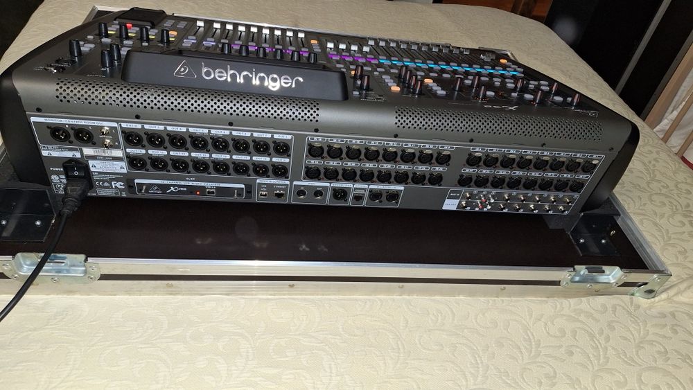 Mesa de mistura Behringer X32