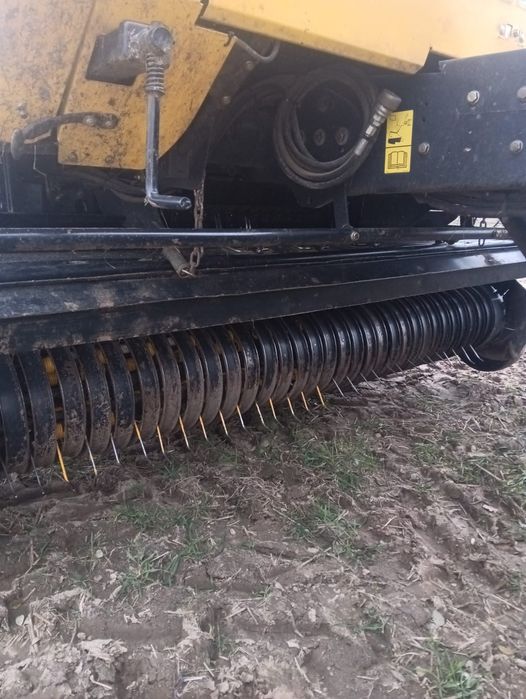 Prasa New Holland br7070