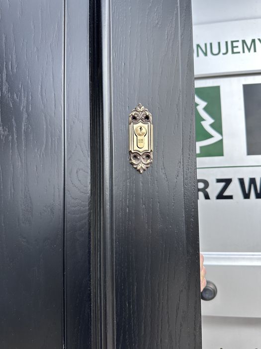 Drzwi zewnętrzne drewniane Z doświetlem czarne Czarne Na Wymiar Montaż