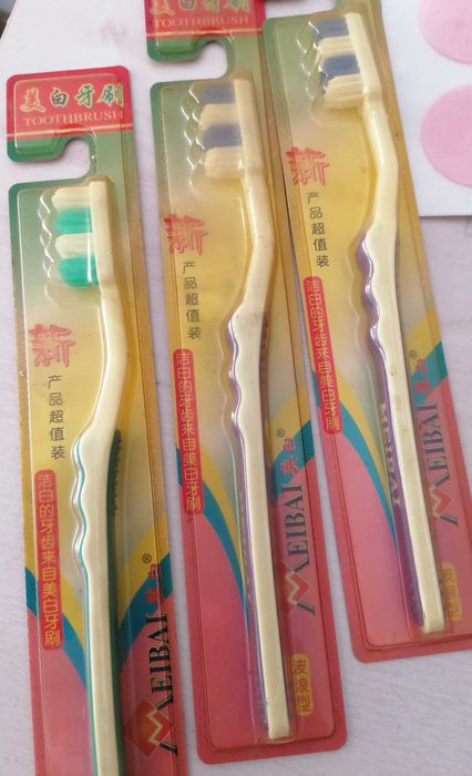 Corta-unhas, escovas dentes e outros, lote todo por 5€