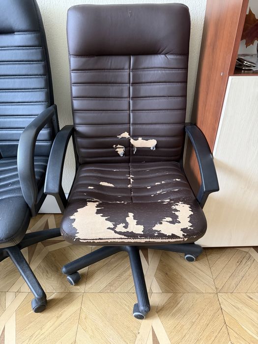 Офісні крісла/ствльці