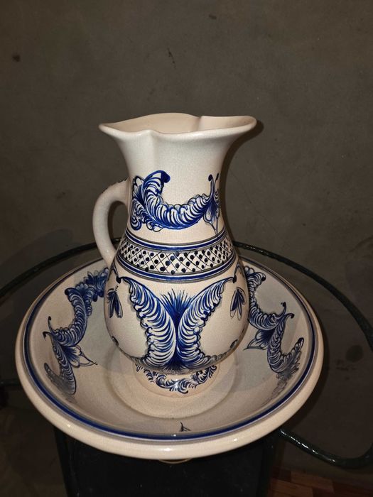 Antiguidade - Lavatório antigo em cerâmica com suporte