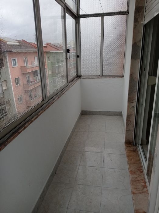 Aluga-se T1 - em Olival Basto