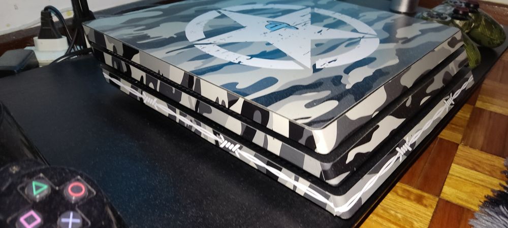 Playsation 4 pro, 1 tb, 1 comando, 4 jogos.como nova e original