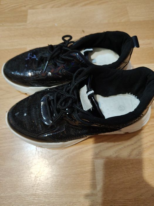 Buty blysczonce  sportowe