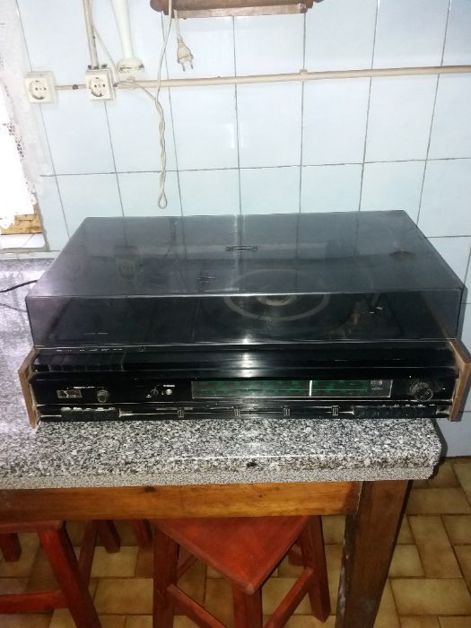 Aparelhagem gira discos e gira discos individual