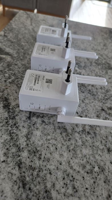 3 Adaptery ASUS WiFi RP-N12 300 Mb/s, Zasięg 300 m