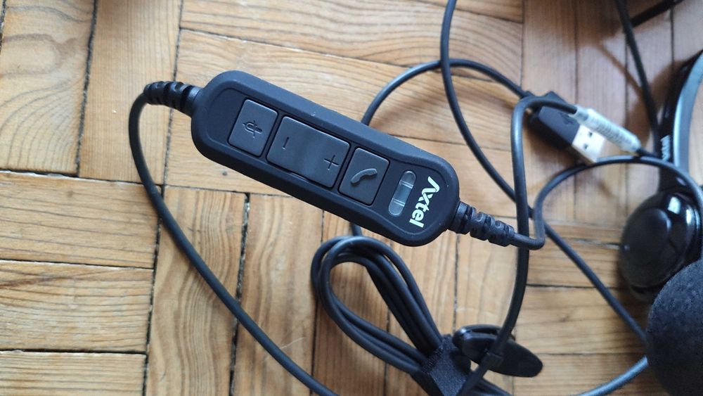 Headset marca Axtel