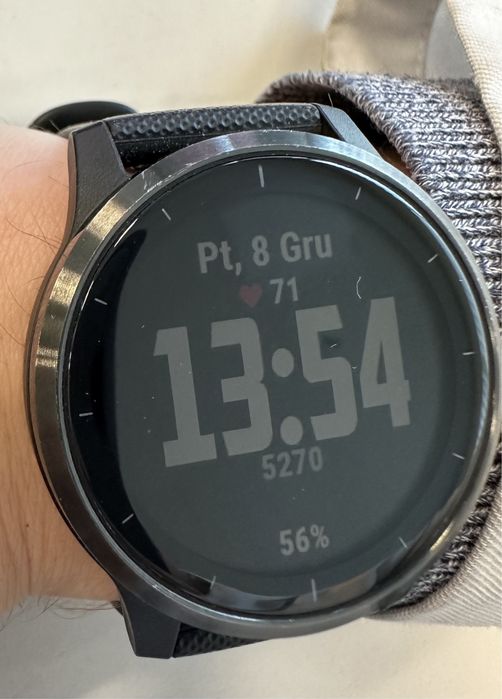 Zegarek Garmin vivoactive 4,, troszeczke porysowany bok i sama koperta