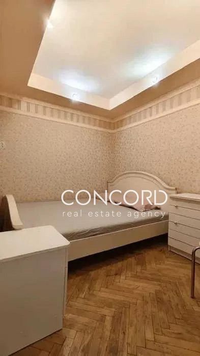 Метро Голосіївська, Деміївська. Продам 2к Голосіївський просп., 82