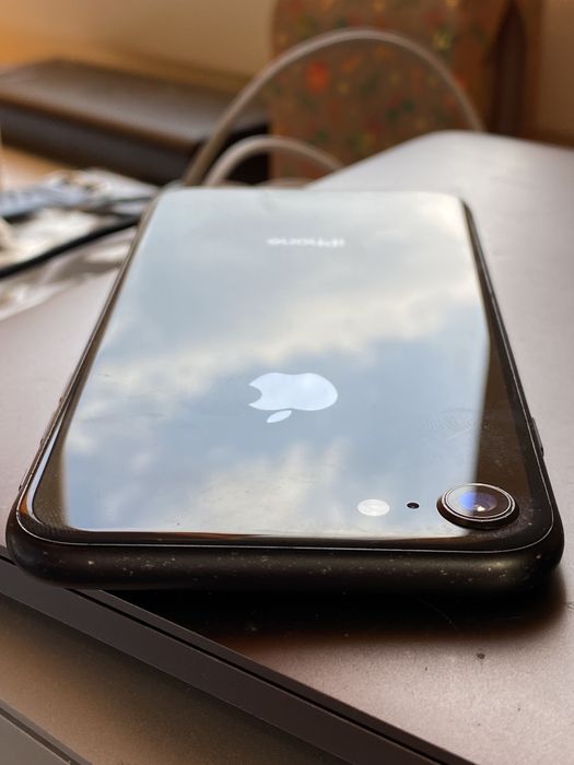IPhone 8 64gb як другий телефон без sim, акб 85
