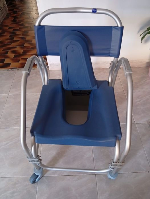 Vendo cadeira sanitária