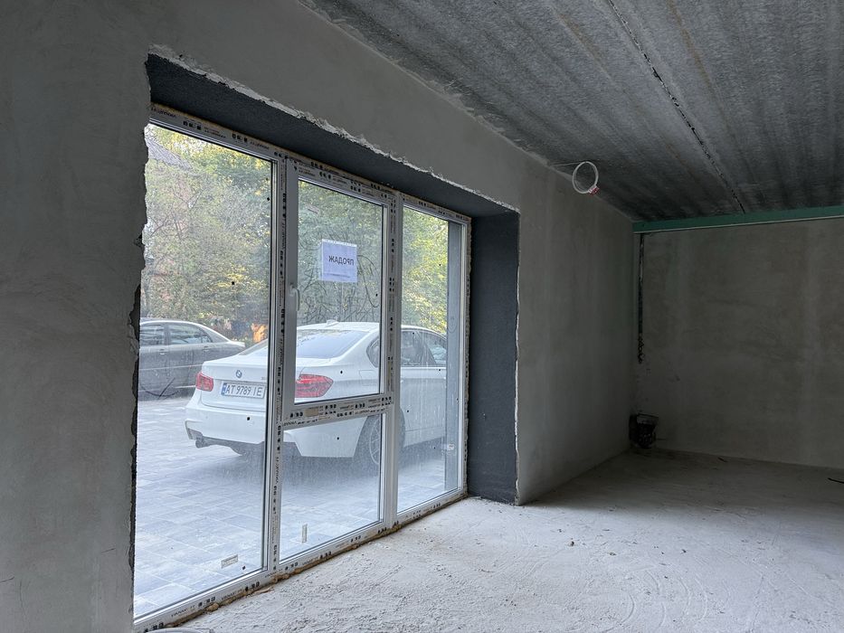 Продається фасадне приміщення в центрі Івано - франківська 96м2