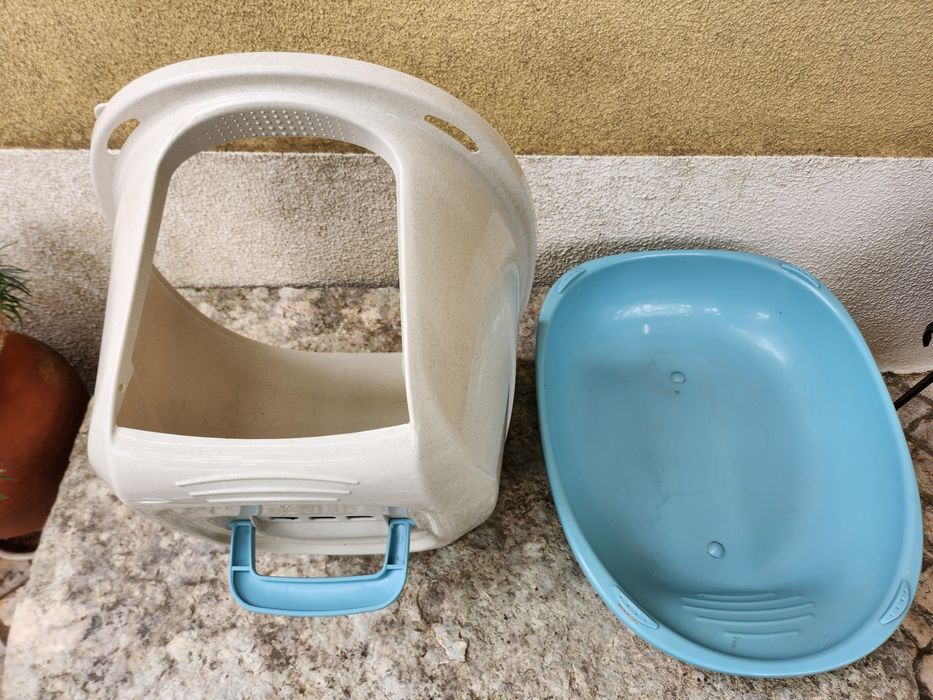 WC, cama e comedouro para gato