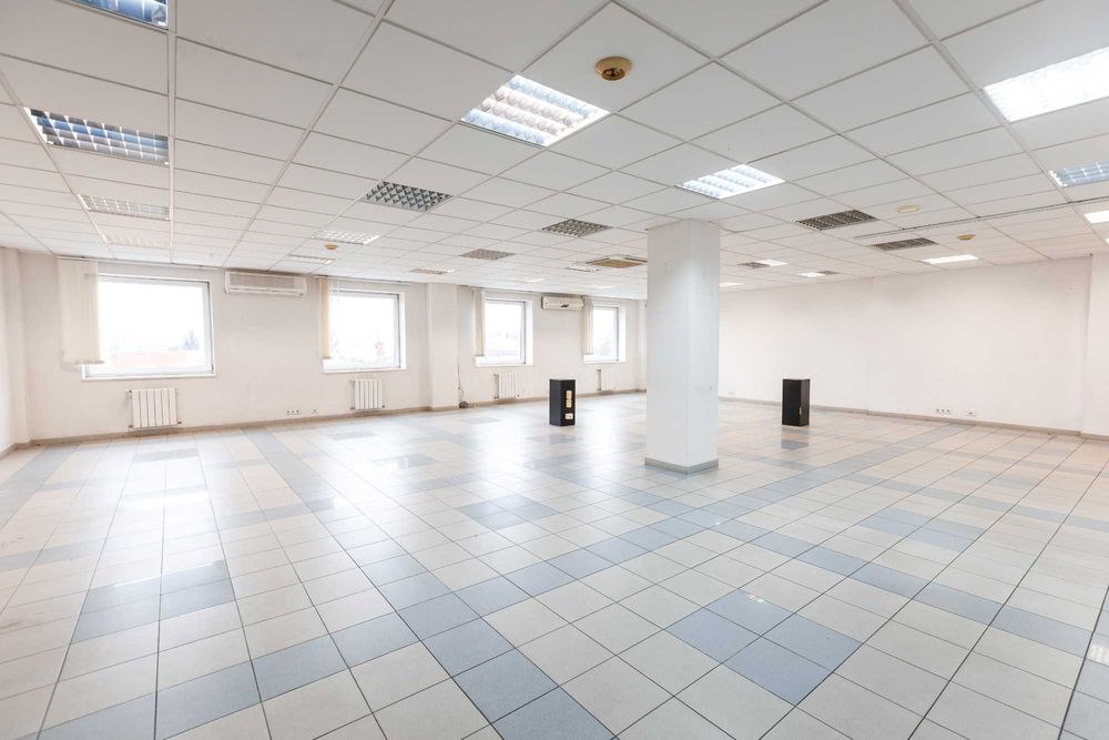 Продаж бізнес-центру 5717 кв.м, вул. Святослава Хороброго, 12 (Центр)