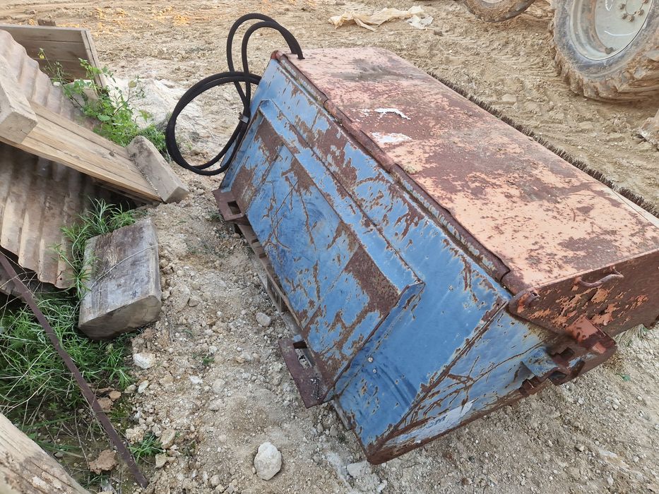 Bobcat, Case, or Komatsu Sweeper64564105611139121